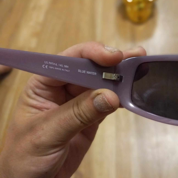 2 Maui Jim's 1 Givenchy Sun glasses - Picture 8 of 16